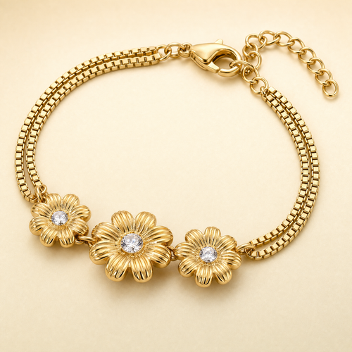 Pulsera Trio Bloom de AylaGleam, detalle macro del acabado en oro
